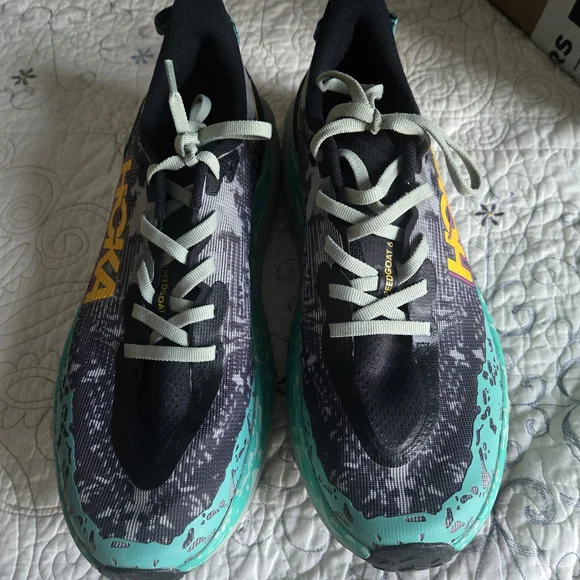 Hoka speedgoat 6 Women's 10 Like New - Picture 2 of 5